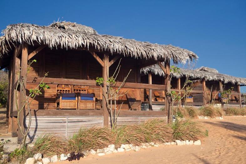 Les Paillottes De Babaomby Hotel Antsiranana Ngoại thất bức ảnh